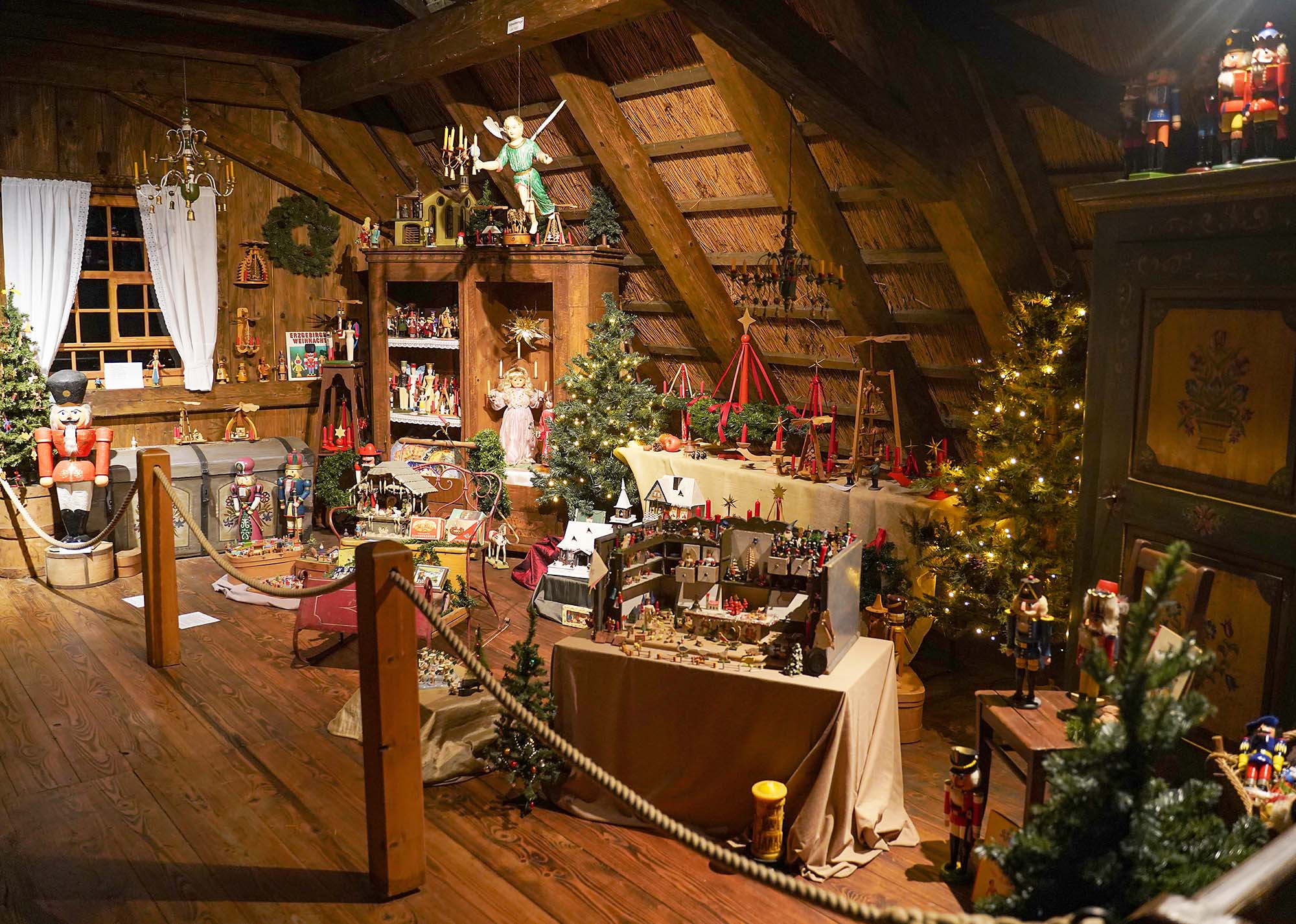 2023-11-13-ZE-UH-hpw- 2023_Weihnachtsträume_Ausstellung_FH_150