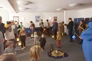 2023-11-17-BI-Wiebke Fix-Kinderkirche-Laternenumzug im Chorsaal