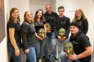 2023-11-20-ZE-UH-Verein-Hexenzunft-Maskenuebergabe