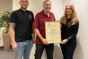 2023-11-20-ZE-UH-Verein-Hexenzunft-Uebergabe_IKESiegel