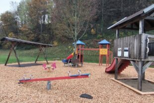 2023-11-22-BI-PB-bsch-DJK-2023-11-18 Sanierung Kinderspielplatz Foto der Anlage