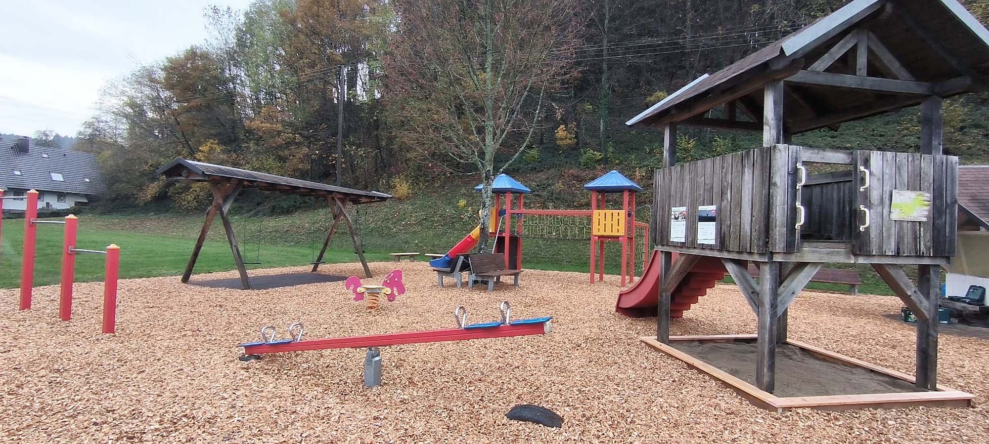 2023-11-22-BI-PB-bsch-DJK-2023-11-18 Sanierung Kinderspielplatz Foto der Anlage