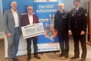 2023-11-22-LR-Volksbank-Spendenübergabe_Verkehrswacht_VoBa