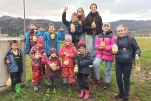 2023-11-8-BI-Wiebke Fix-SWV-Familienwanderung-Rübengeister-Gruppenbild Kinder