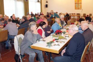 2023-12-13-OH-Franz Huber-Forum älterwerden-Seniorennachmittag mit Adventsandacht-Bild1