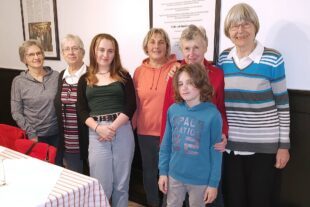 2023-12-13-OH-Monika Bleier-Missionskreis OH-Spendenübergabe-Foto Kopie