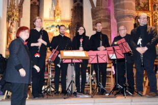 2023-12-18-NO-Katharina Vollmer-Kirchenkonzert-Holzensemble Lahr mit Dirigentin Annette Tafler_2