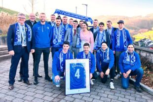 FV Unterharmersbach gratuliert Felix Leisinger und Raphaela Litterst zur Hochzeit