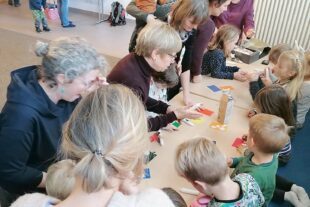 2023-12-20-BI-Wiebke Fix-Kinderkirche-2023.12_Bastelaktion