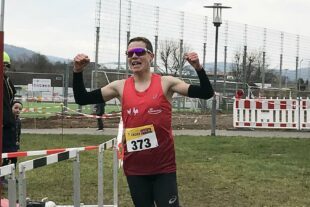 2023-12-22-ZE-UH-privat-LG Brandenkopf-Lukas Ehrle Crosslauf Weinstadt Ziel[10]