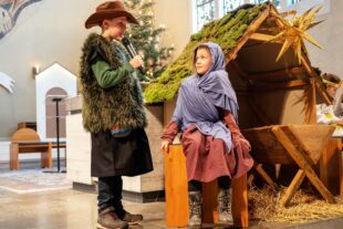 2023-12-29-BI-Tobias Lerch- Krippenspiel 20231224-A7303280-Verbessert-RR Bildschirm