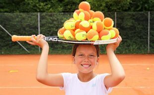 Kostenloses Jugend-Tennis-Hallen training