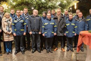 2023-12-4-BI-Jonas Allgeier-THW Weihnachtsbaum Berlin Bild 4 THW Baumtransport