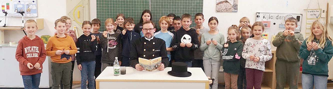 2023-12-4-OH-Brandenkopfschule- Vorlesetag Herr Wurz_Klasse 4