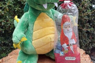 2023-12-6-NO-Tourist-Info-Nordi mit Nikolauspäckchen