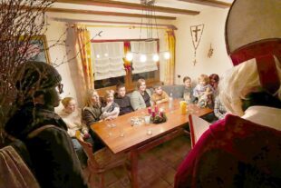 2023-12-6-ZE-UE-Martin Huber-Nikolaus-Alles brave Kinder-Reiche Bescherung