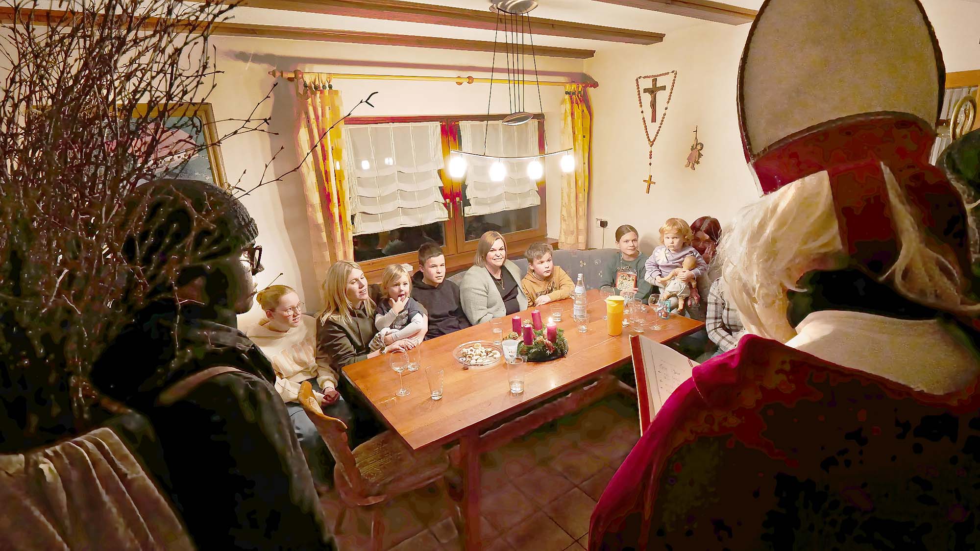 2023-12-6-ZE-UE-Martin Huber-Nikolaus-Alles brave Kinder-Reiche Bescherung