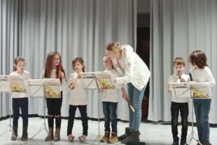 2024-1-10-ZE-UH-Alessa Schwörer- Weihnachtsfeier Grundschule UH Flötengruppe