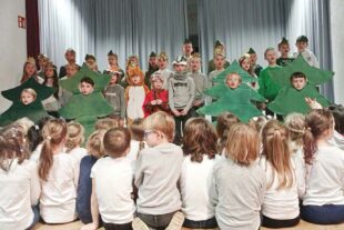 2024-1-10-ZE-UH-Alessa Schwörer- Weihnachtsfeier Grundschule UH Klasse 2