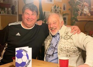 Und die ganze Halle ruft: Leo, wink einmal...