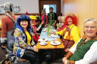 2024-2-14-BI-Wiebke Fix-Närrische Kaffeestunde-Gäste in der Kaffeestube