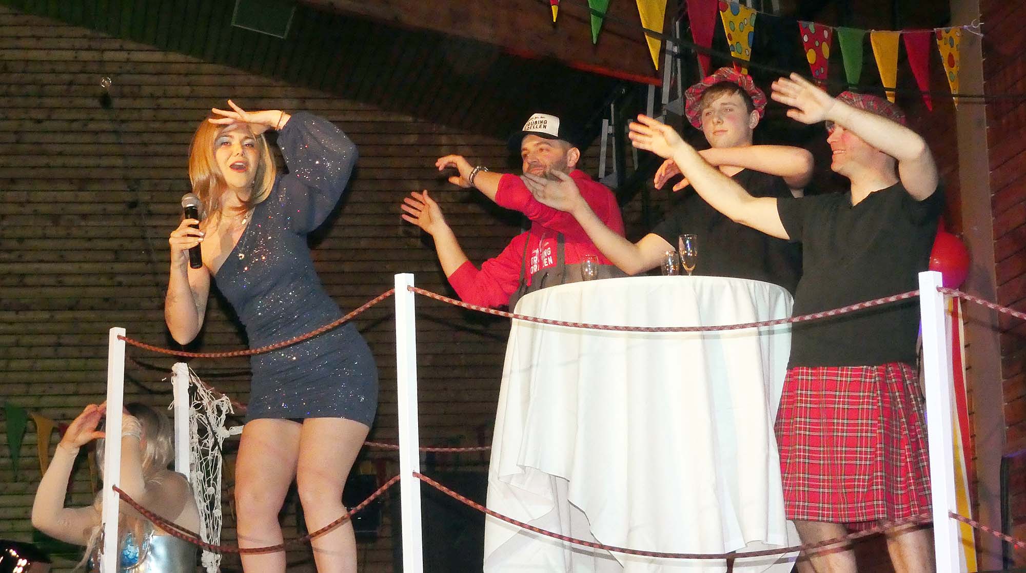 2024-2-5-OH-bia-Dörfle-Ball-und-Helene Fischer-und-dichte Schotten