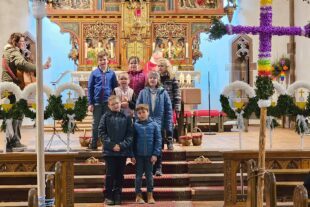 2024-3-26-NO-Oliver Vollmer-Palmsonntag-Erstkommunionkinder mit Simone Zimmerer