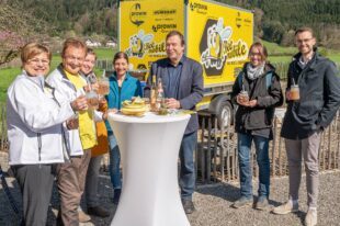 Thomas Marwein besucht den Bienengarten