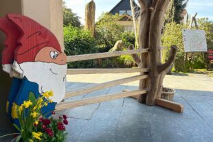 2024-3-28-OH-Tourist-Info-Hademar startet in den Frühling. Kugelbahn am Start_Ziel