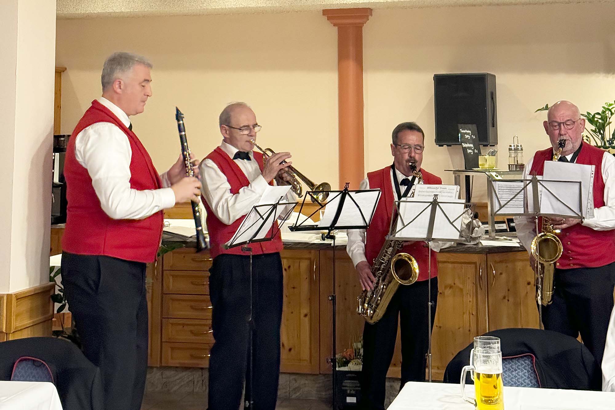 2024-3-28-ZE-UH-Laura Nesser-Musikverein-Dorfmusikanten