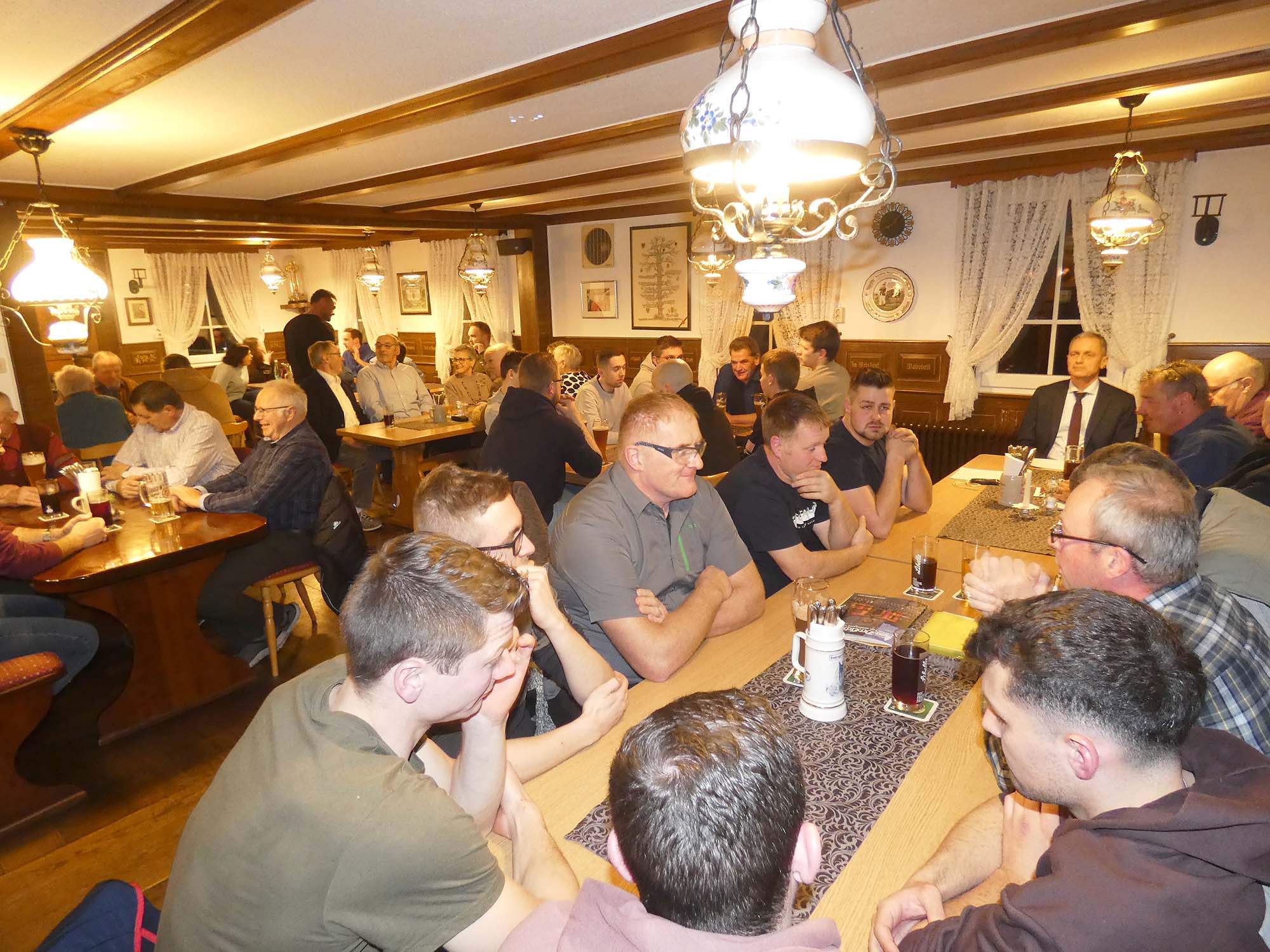 2024-3-4-ZE-UH-bia-Bürgerwehr-und-Anwesende