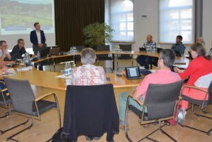 2022-6-1-BI-ds-GR-Ratstisch_DSC_0281