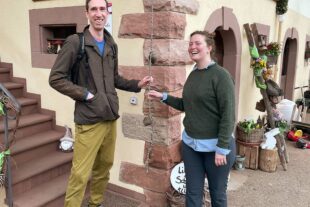 2024-4-10-NO-Touristen-Information-Bimbam - wer Probieren möchte muss nur die Glocke betätigen