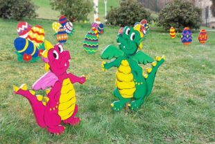 2024-4-19-NO-Touristen-Information-NorDi und Lilli beim Ostereier suchen