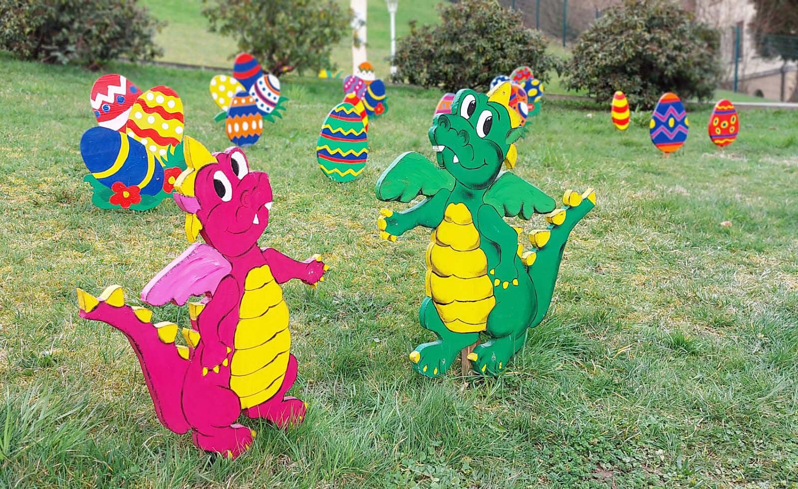 2024-4-19-NO-Touristen-Information-NorDi und Lilli beim Ostereier suchen