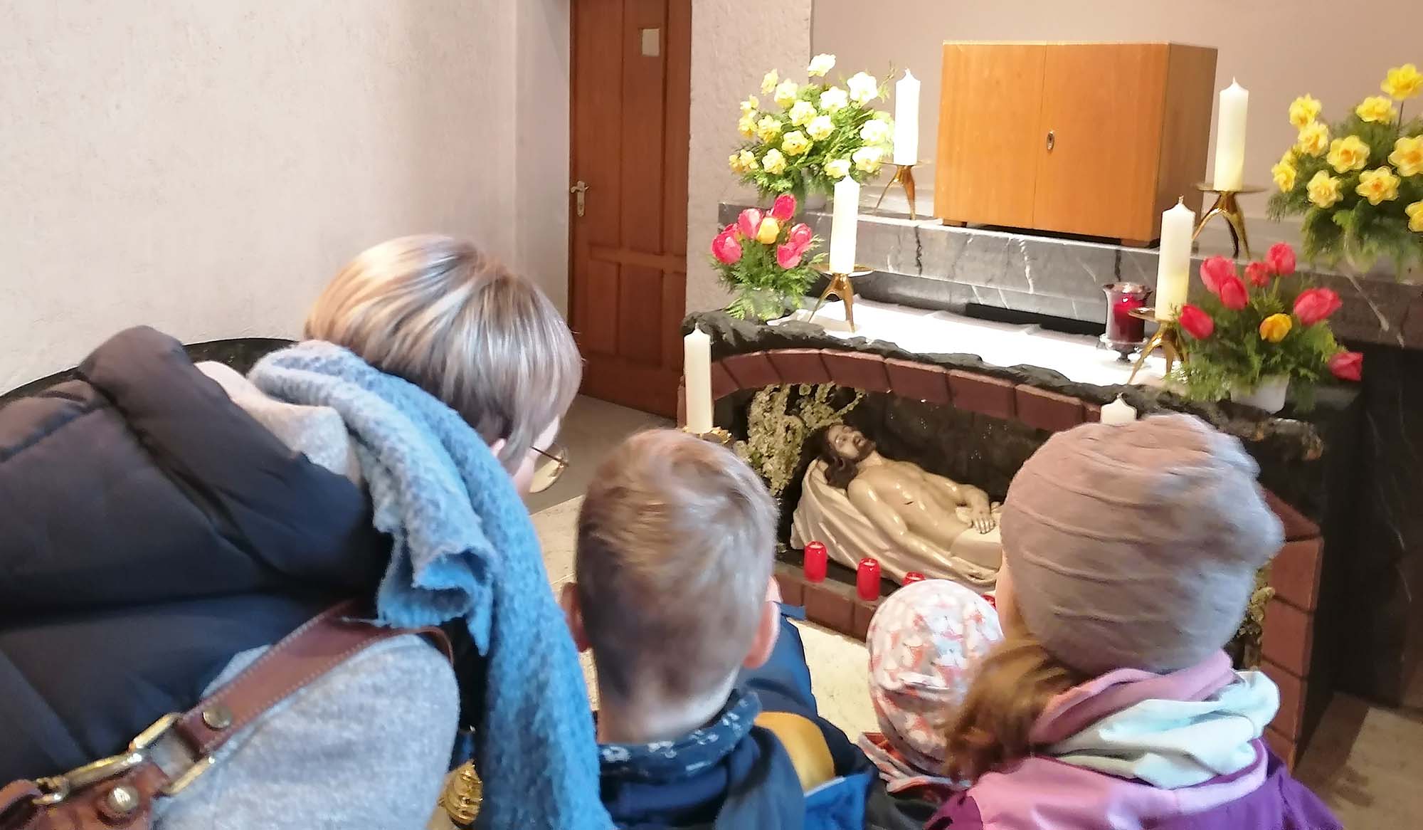 2024-4-2-BI- privat- Kinderkirche Kinderkreuzweg Grabstätte
