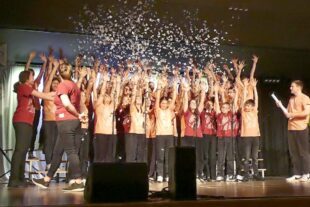 2024-4-5-OH-bia-Adonia-und-Chor Konfetti