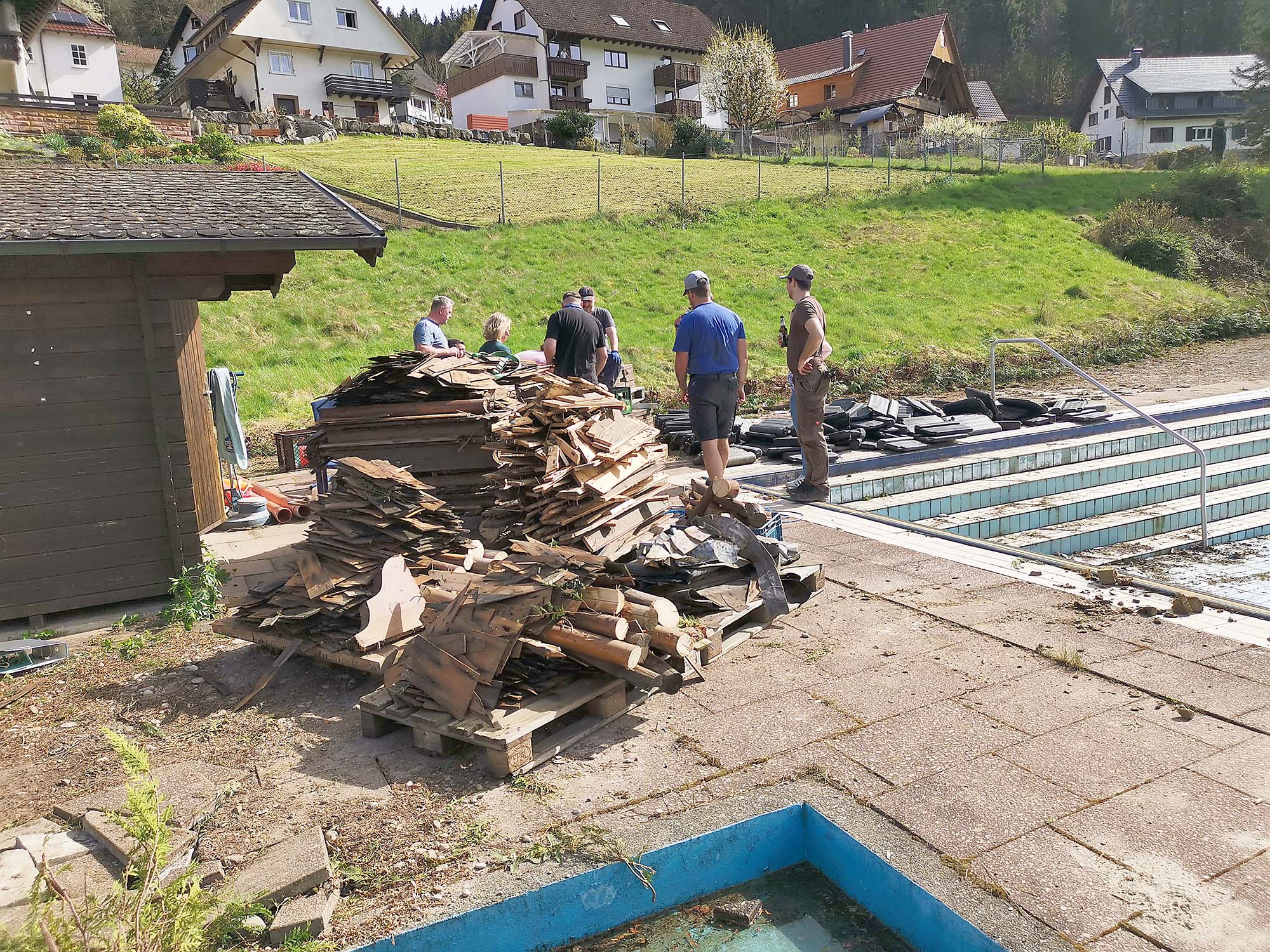 2024-4-8-NO-hv-Beginn Schwimmbadsanierung-IMG_20240406_160158