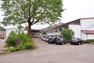 Neue Oberlichter und sanierte Treppe: Aufträge zur Sanierung der Brandenkopfschule vergeben