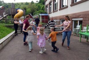 2024-5-21-OH-privat-Kinderhaus-Volkstanzgruppe[2]