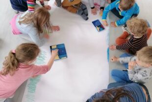 2024-5-24-BI-Wiebke Fix-Vorlesestunde-Foto_Gruppengemälde