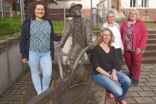 2024-5-24-ZE-UE-bia-Landfrauen Auftakt Serie 2024-Treff vor Dorfgemeinschaftshaus