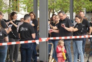 2024-5-3-BI-bia-Maibaumstellen-und-SP Amelie-und-Papa Axel Berger