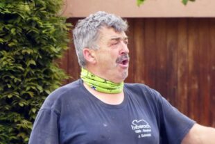 2024-5-3-BI-bia-Maibaumstellen-und-SP Schmidt Sepp_uuuund hoch