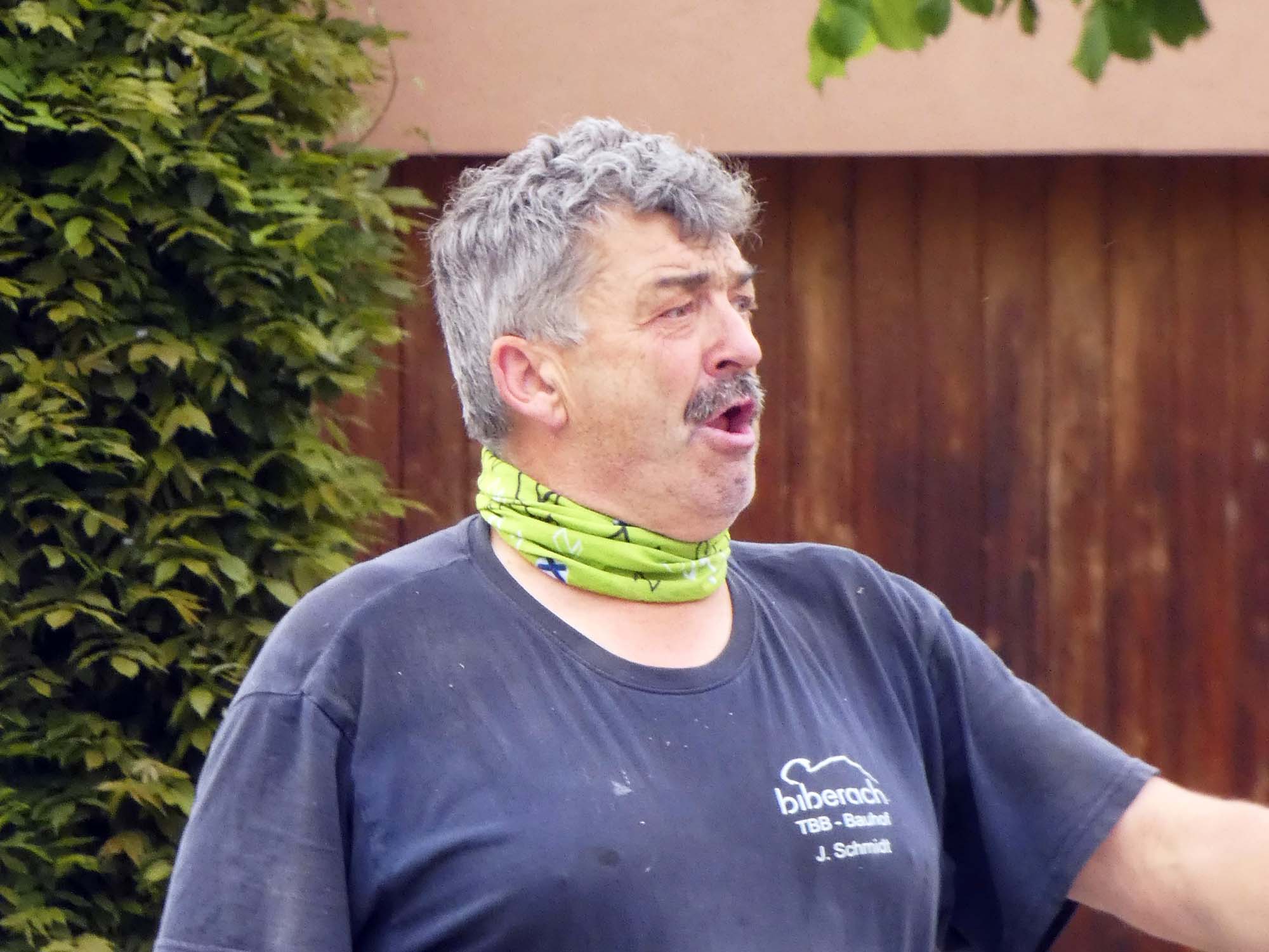 2024-5-3-BI-bia-Maibaumstellen-und-SP Schmidt Sepp_uuuund hoch