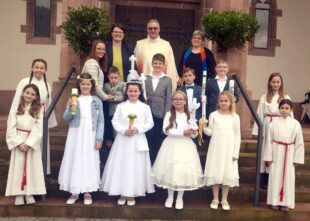 Acht Kinder feierten ihre Erstkommunion