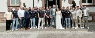 SV Oberharmersbach gratuliert Corinna und Jonas Schwarz zur Hochzeit