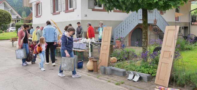 Landfrauen Entersbach: Dorfflohmarkt – ein ganzes Dorf räumt auf