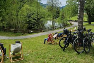 2024-5-7-ZE-UH-Julia Laifer-Saisonstart_Liegestuhl_Foto_2[33]