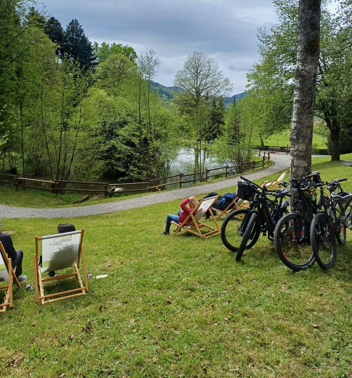 2024-5-7-ZE-UH-Julia Laifer-Saisonstart_Liegestuhl_Foto_2[33]